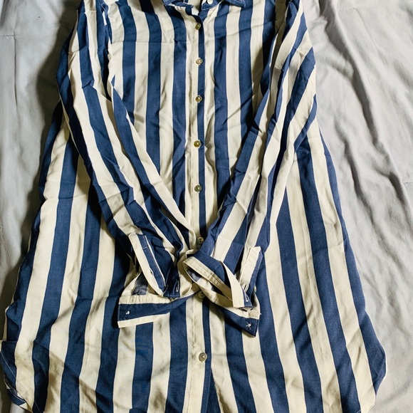 Button Up Top - Picture 2 of 3